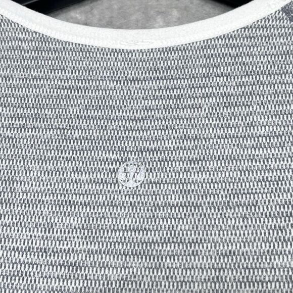 Lululemon Shirt Womens Size 4 Gray Striped Long Sleeve Thumbholes Reversible - Picture 13 of 15